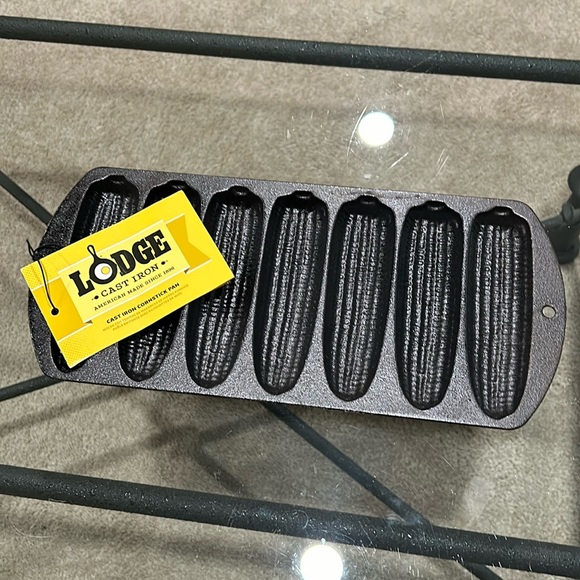 Lodge Cast Iron 7-Ear Cornbread Pan 27C2 Corn Stick Corn Bread Cornstick USA NEW - Picture 1 of 6